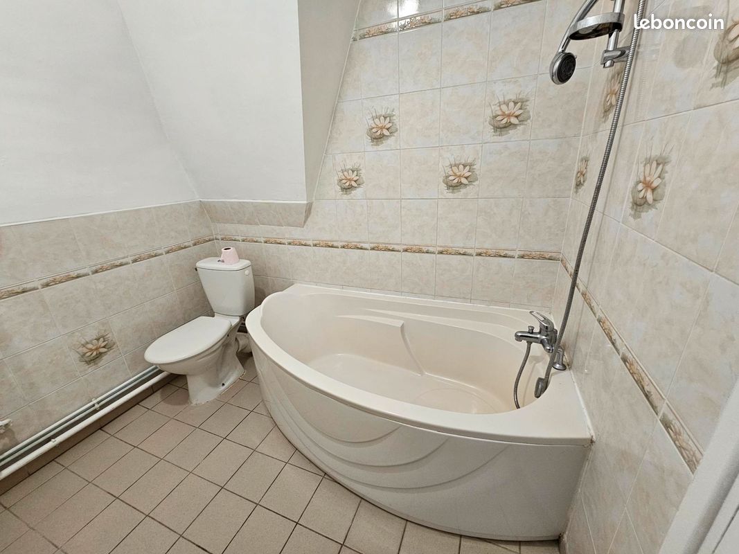 Maison 8 pièces 120 m² · à Solesmes · 120 m² · 140 000 €