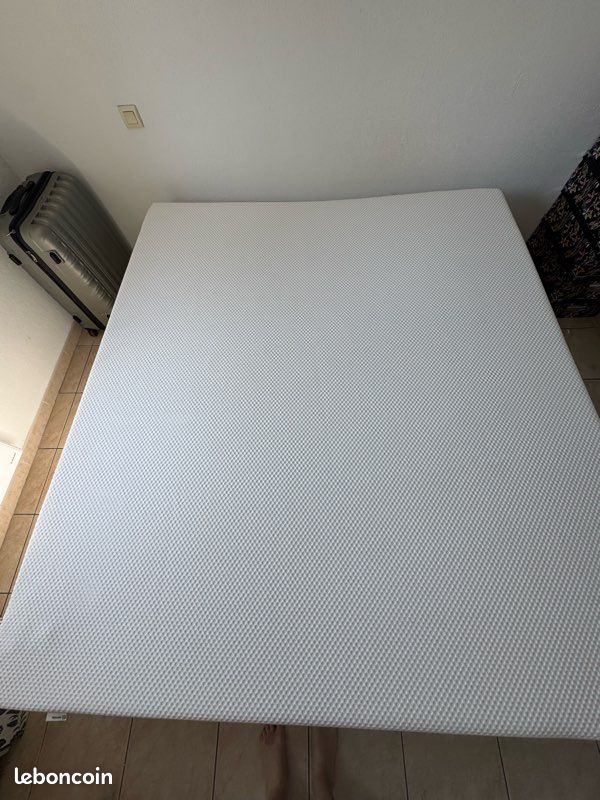 Lit IKEA (cadre lit + sommier + matelas) 180x200 (image 2)