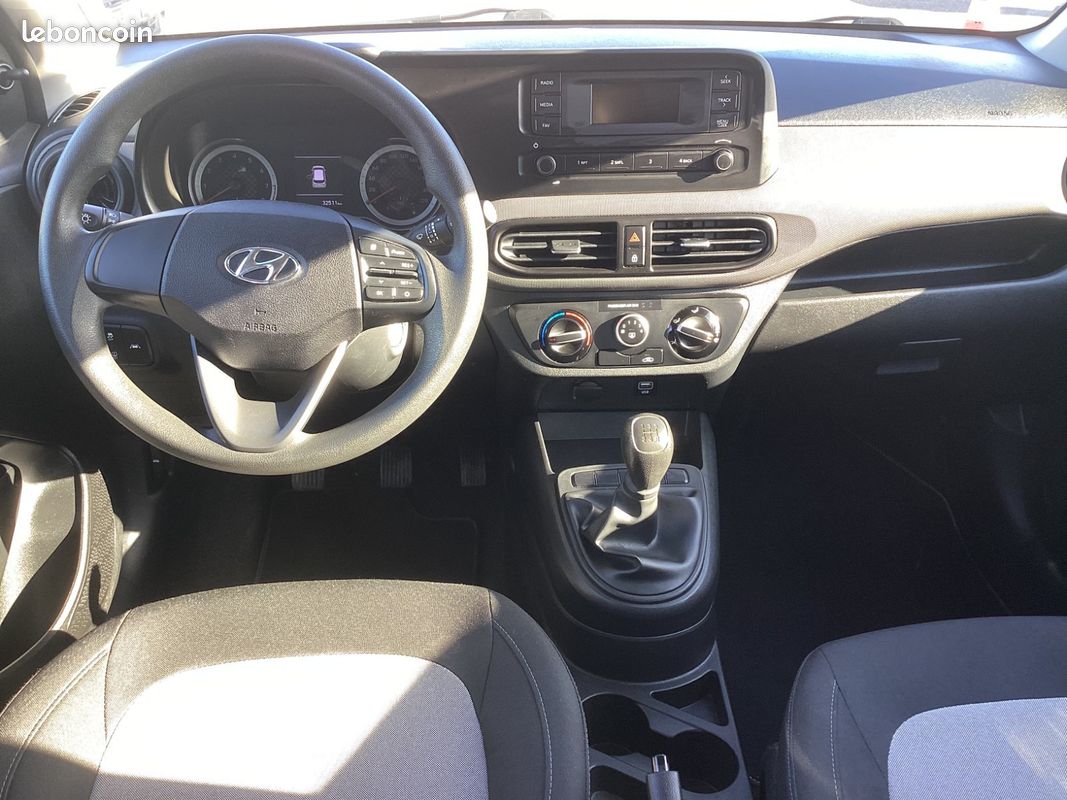 Hyundai i10 Initia ESSENCE (image 13)