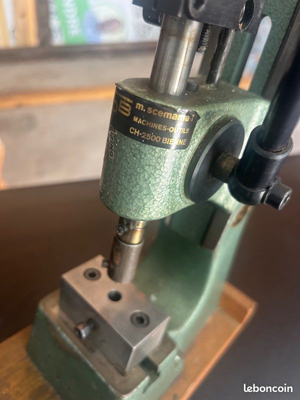 Presse de précision / Machine de marquage MSB Suisse – Atelier mécanique (image 1)