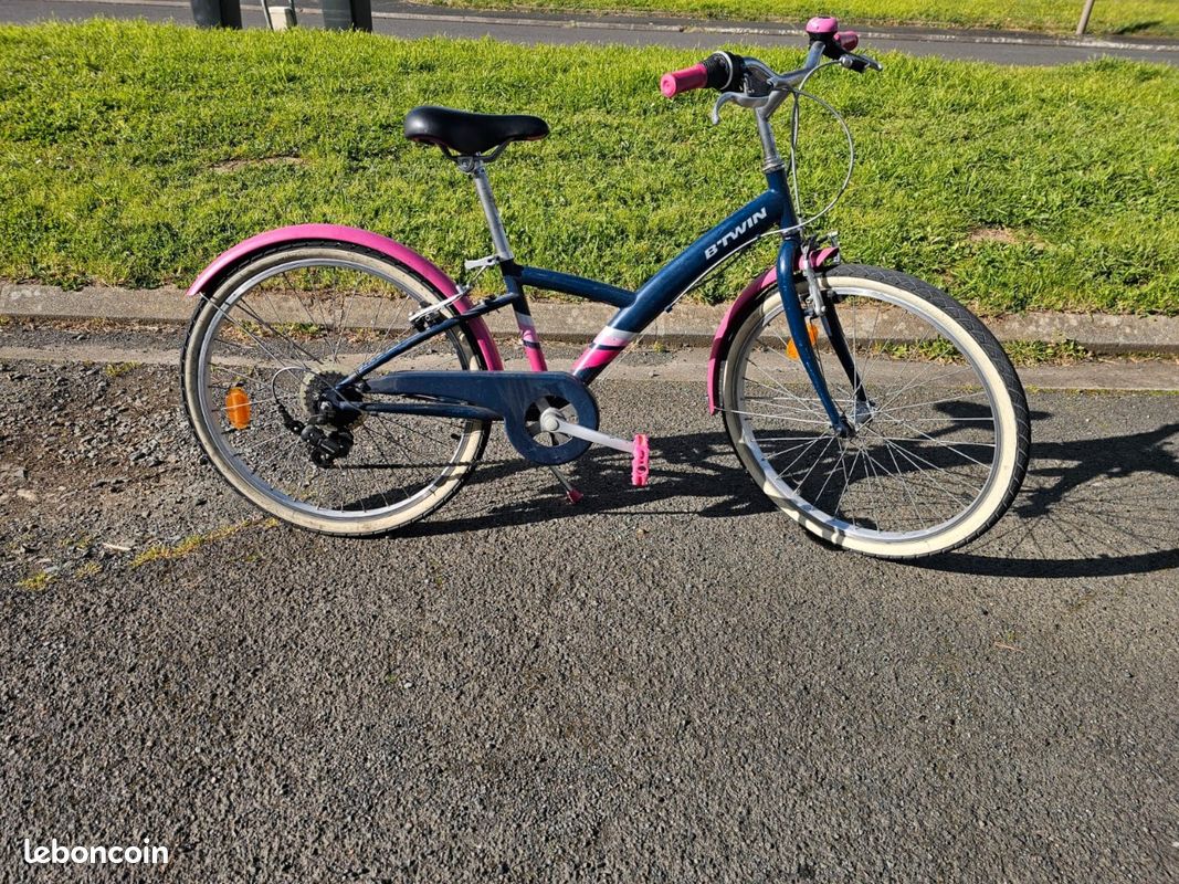 Vélo fille btw
En très Bon état avec un casque (image 5)