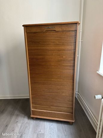 Bureau avec volet roulant en chêne clair | €175