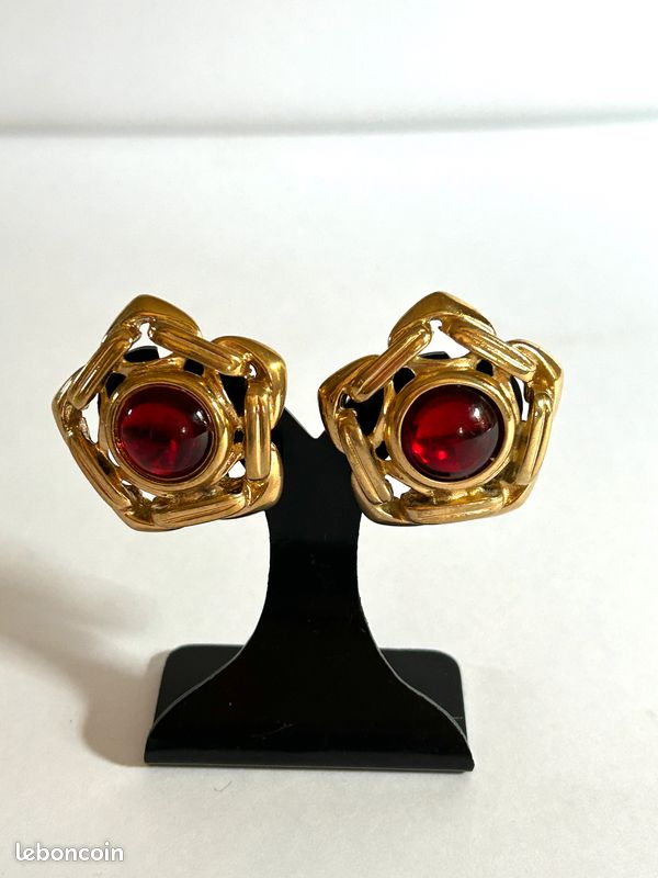 Boucle D'oreille Yves Saint Laurent Paris Vintage Orpheline - Strass Et Cabochon Bordeaux - Clip