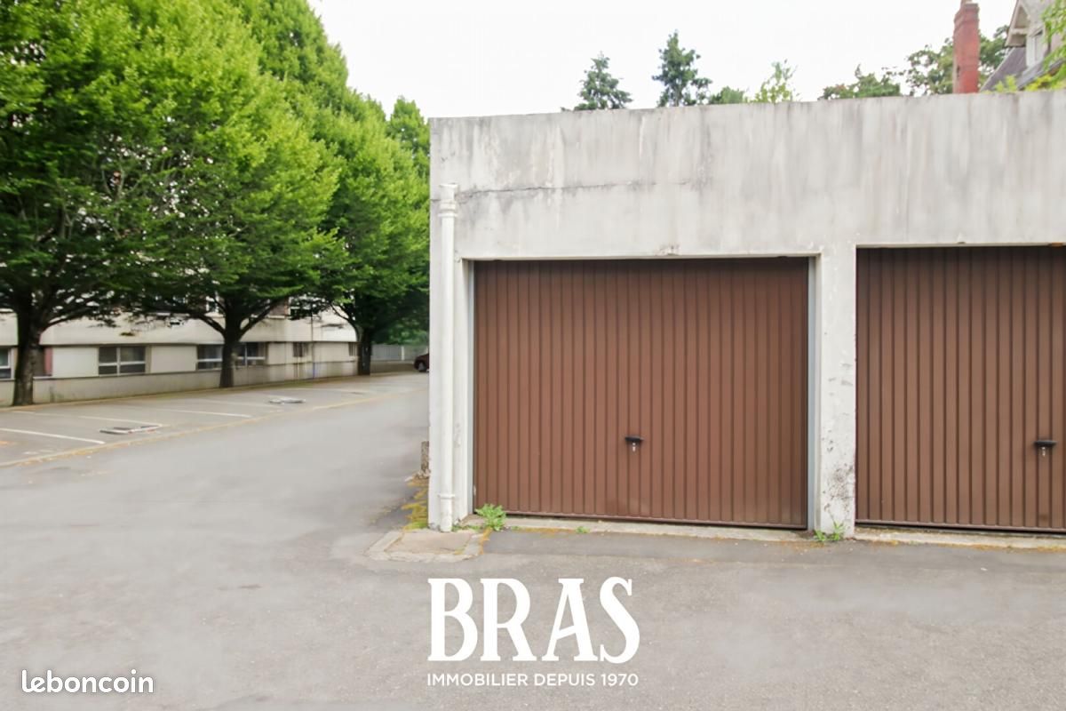Garage/box Orvault · 25 000 €
