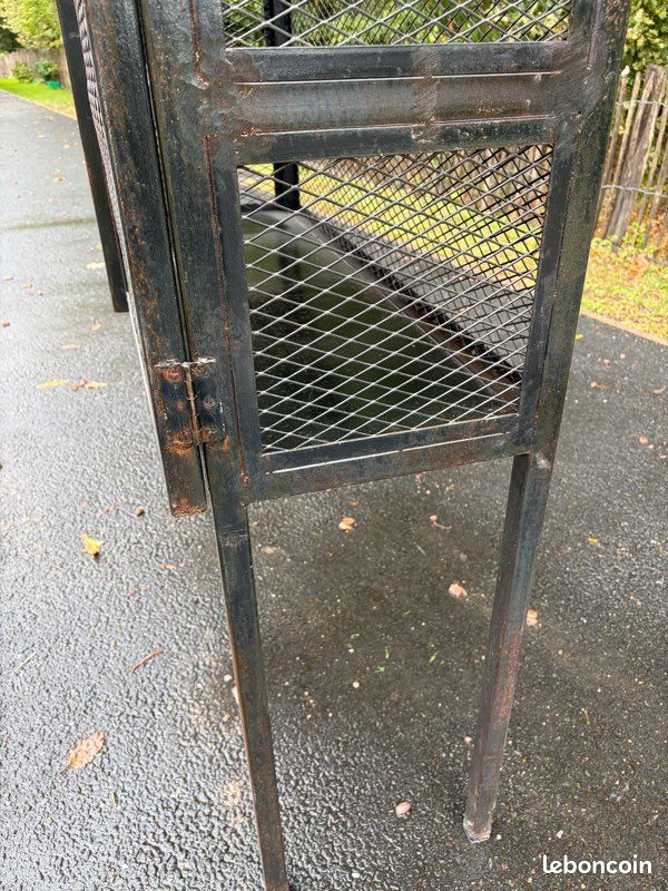 Meuble métallique et grillagé (image 5)