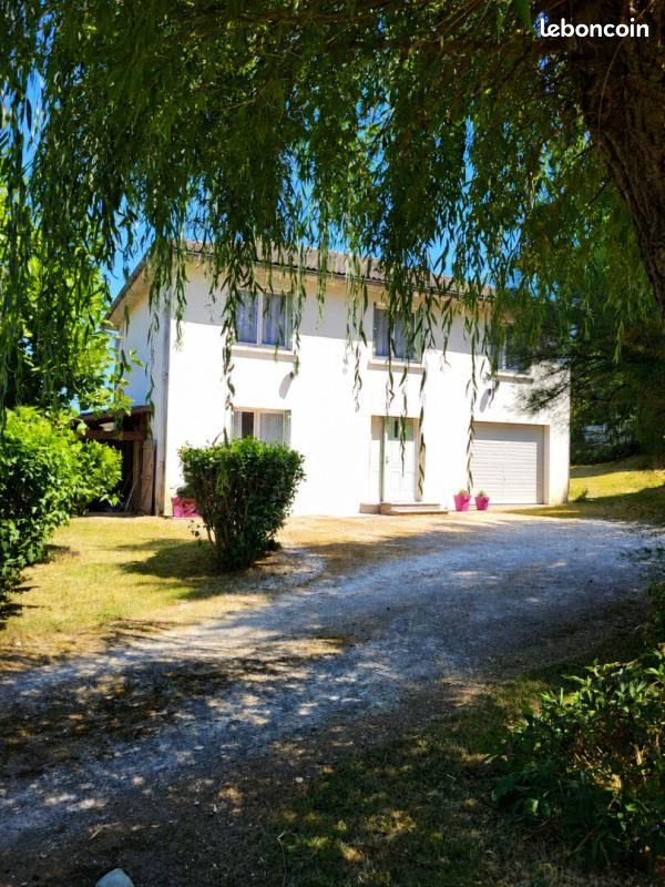 Maison 8 pièces 133 m² · à Bassillac Et Auberoche · 133 m² · 149 800 €