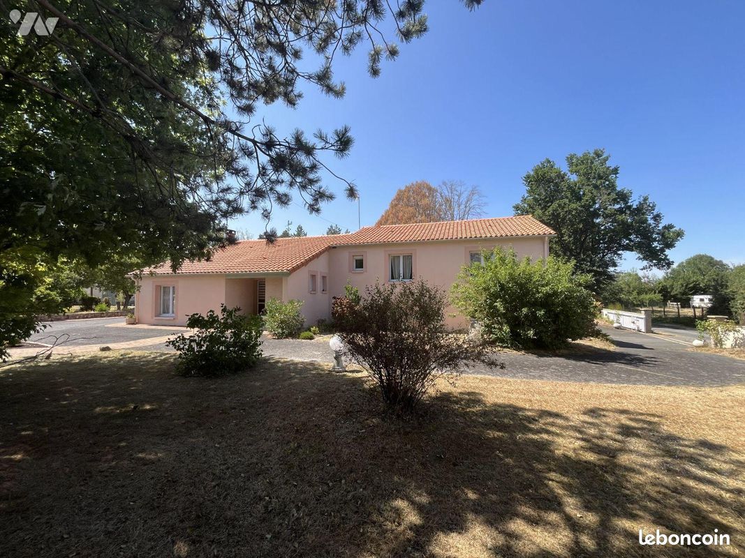 Maison 5 pièces 170 m² · à Argentonnay · 170 m² · 225 750 €