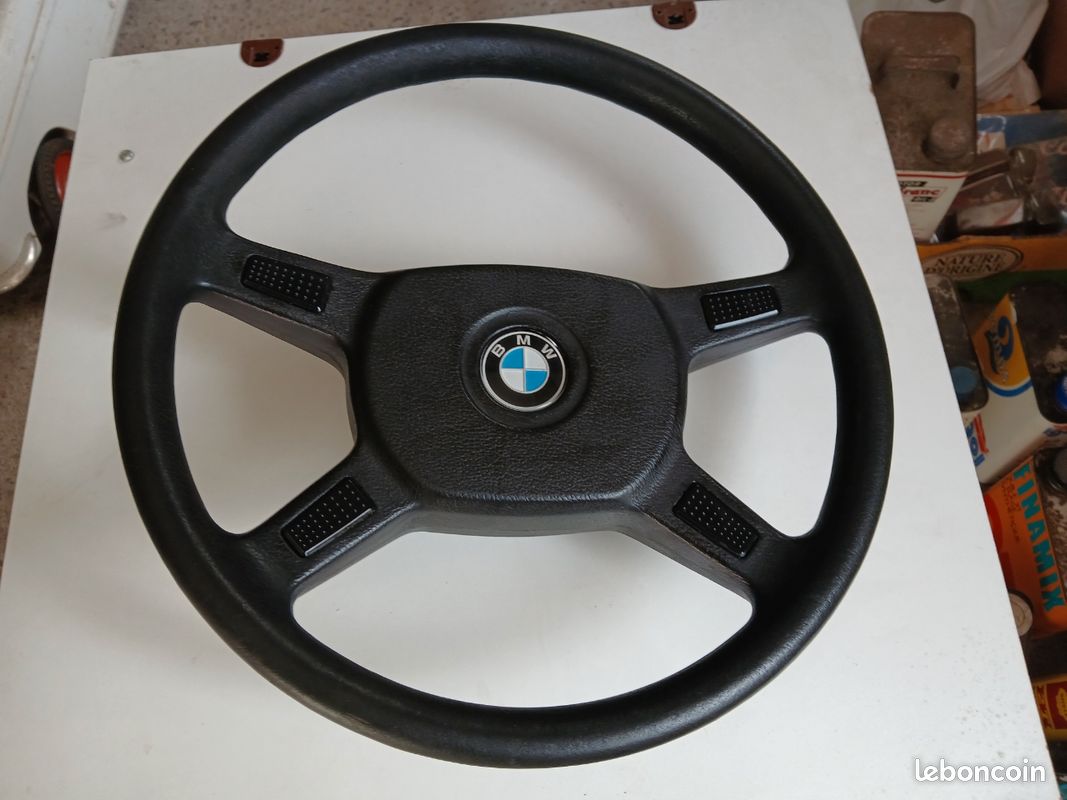 Volant BMW E30 (image 1)
