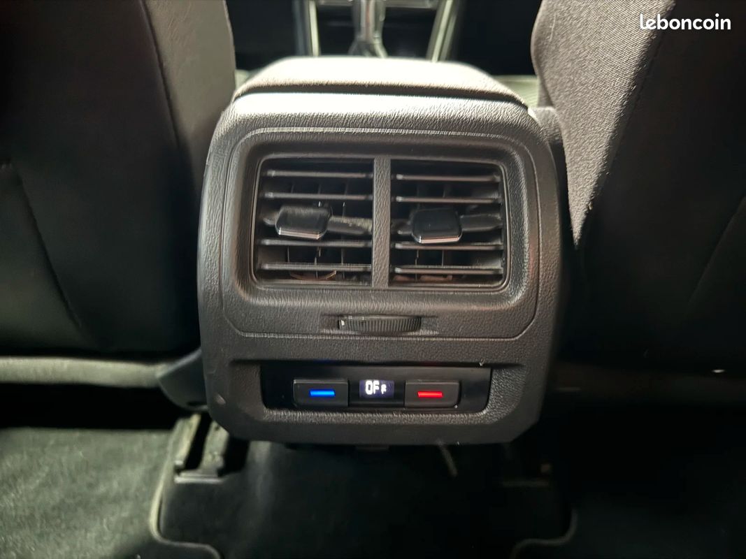 Volkswagen TOURAN 1.6 TDI 115cv DSG7 Confortline / Caméra de Recul / Régulateur de vitesse (image 40)