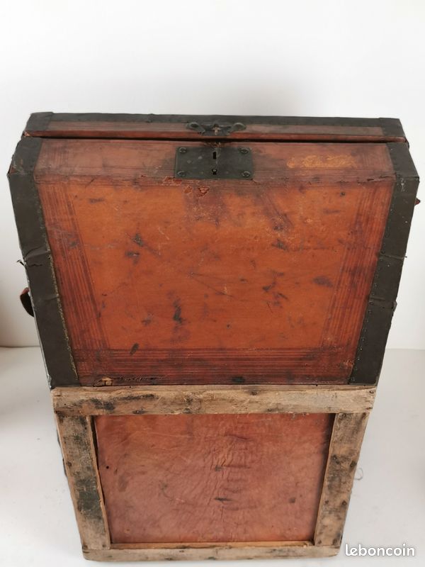 Malle À Chapeau Ancienne À VENDRE! - FR