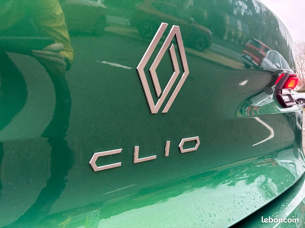 RENAULT CLIO 1.2 Tce - 115 ch VI BERLINE Techno (image 11)
