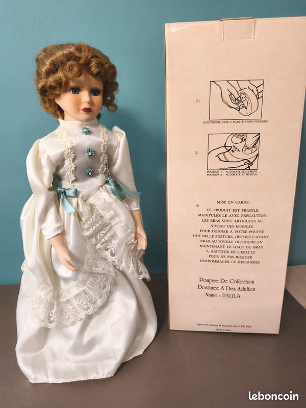 BLANCHE PORTE POUPEE EN PORCELAINE 100 em anniversaire 1893