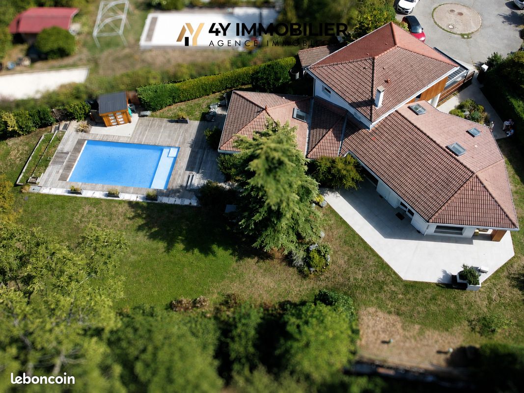 Maison 6 pièces 247 m² · à Saint-Martin-d'Uriage · 247 m² · 1 090 000 €