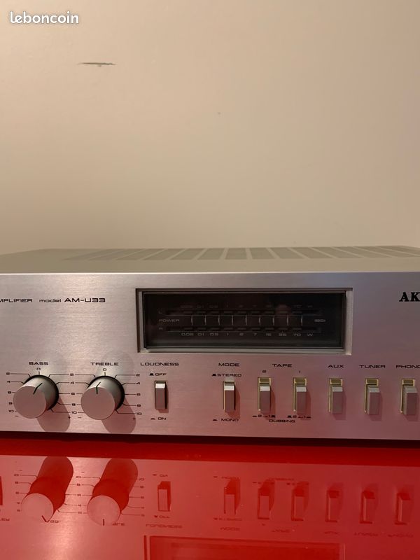 Amplificateur Akai AM-U33. Avec entrée phono/tourne-disque