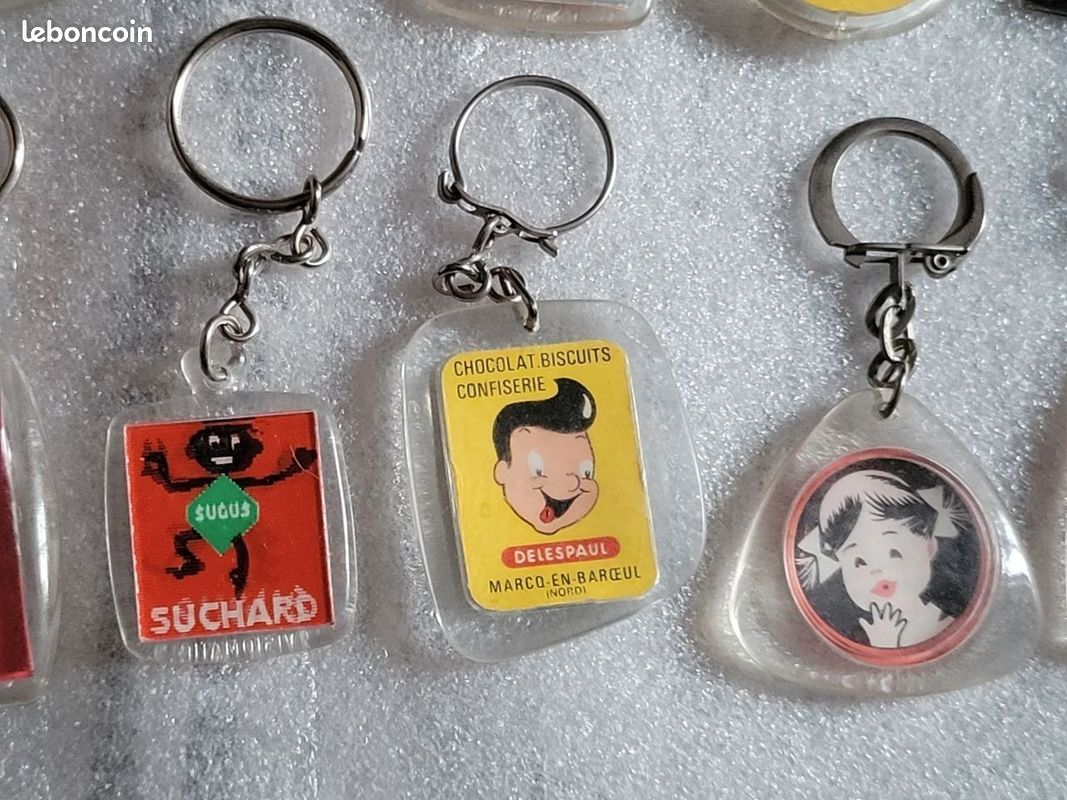 Ancien porte clefs clés vintage bonbon VICHY CENTRAL Plastique 1970s