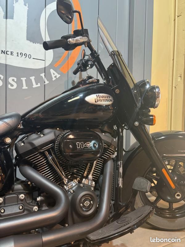 Harley Davidson SOFTAIL HERITAGE 1868 CLASSIC (image 3)