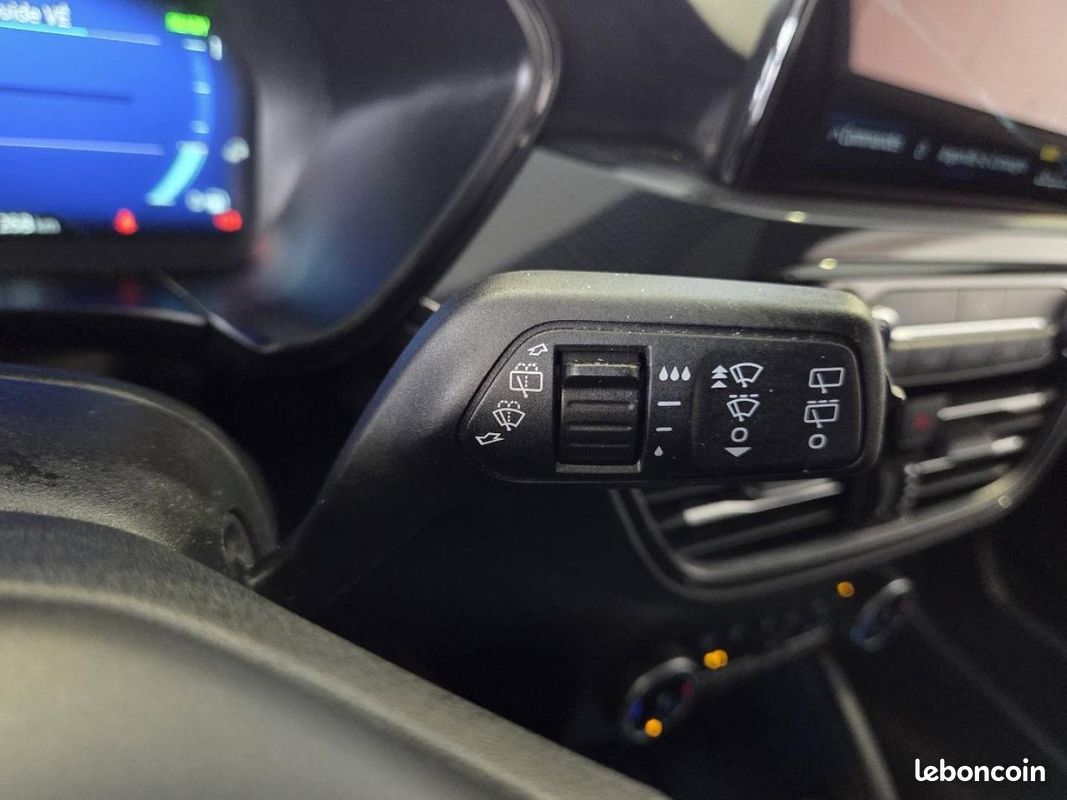 Ford Kuga 2.5 Duratec 225ch PHEV ST-Line X BVA (image 22)