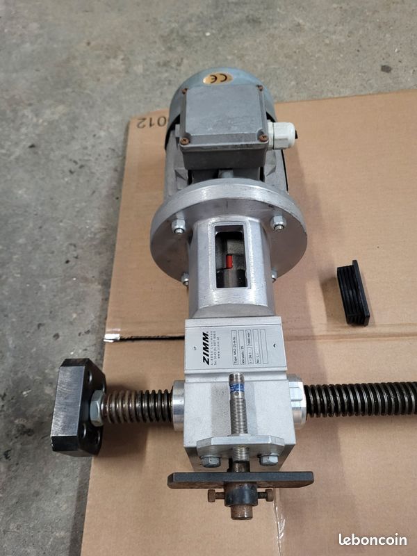 Moteur/réducteur vis trapézoïdale (image 2)