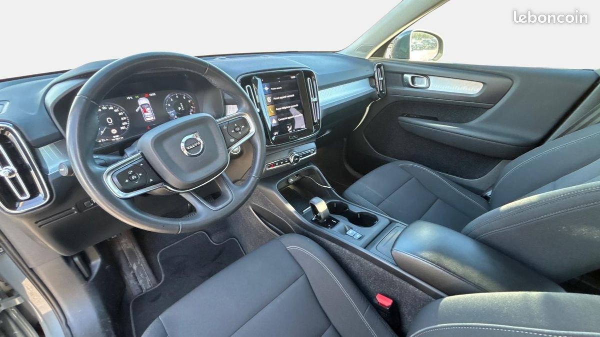 Volvo XC40 BUSINESS T2 129 ch Geartronic 8 Momentum (image 10)