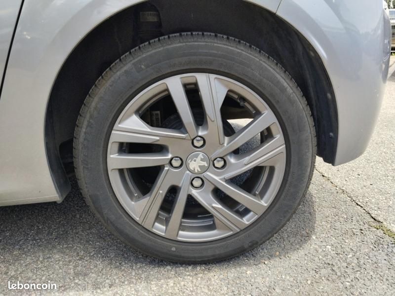 Peugeot 208 1.2 PureTech 100ch S&S Style (image 11)