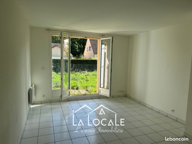https://img.leboncoin.fr/api/v1/lbcpb1/images/c8/02/66/c80266fd23ef32b7ef9ee0a244ea88a2aa854ffd.jpg?rule=ad-image