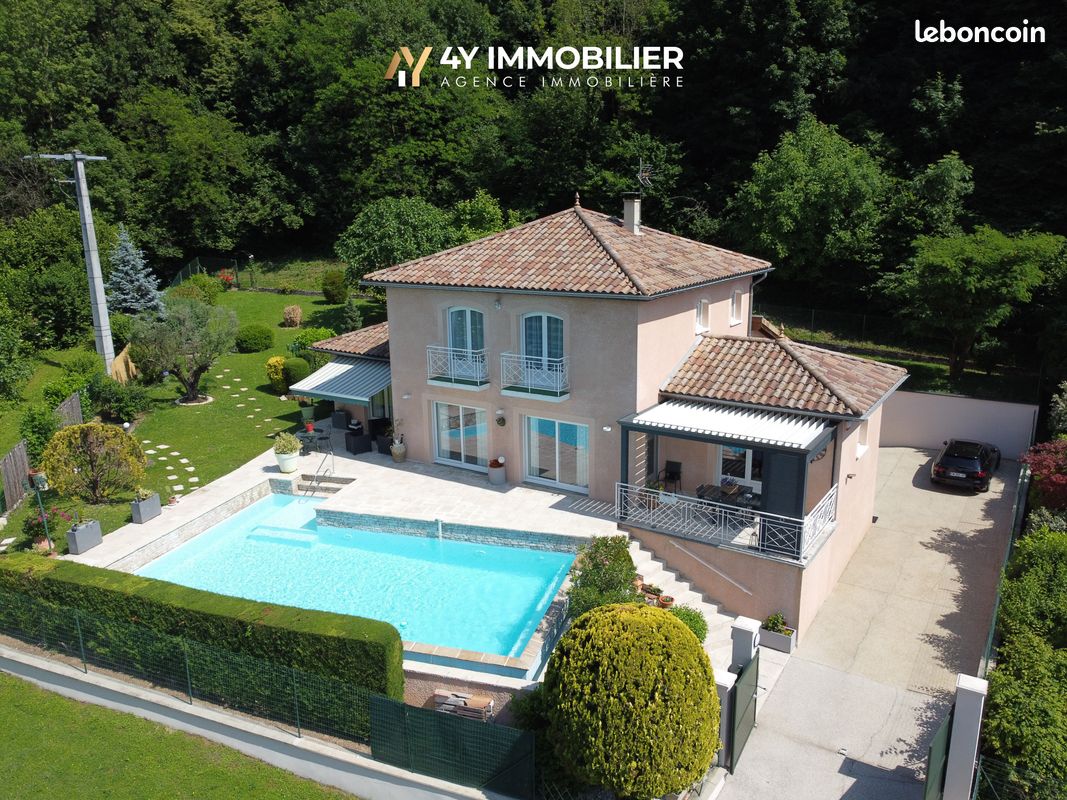 Maison 6 pièces 263 m² · à Domène · 263 m² · 690 000 €