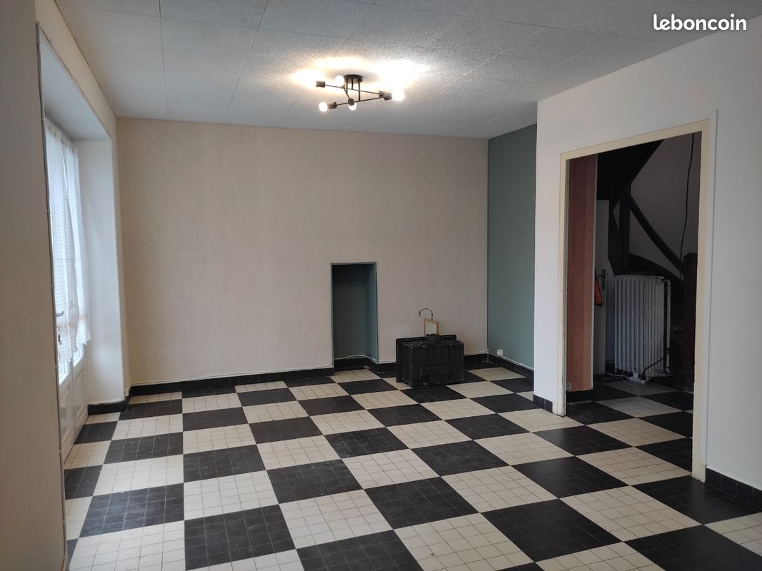 Maison 5 pièces 130 m² · à Ferrières-sur-Sichon · 130 m² · 750 €/mois