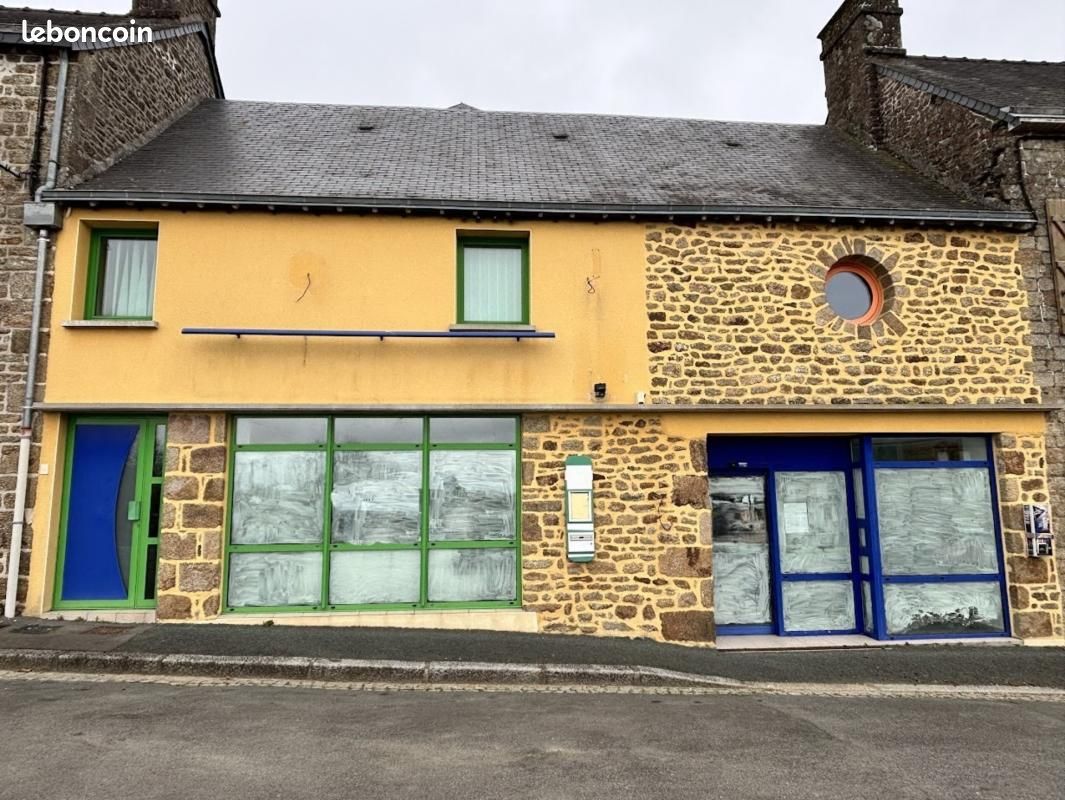 Maison 6 pièces 300 m² · à Saint-Denis-de-Gastines · 300 m² · 168 000 €