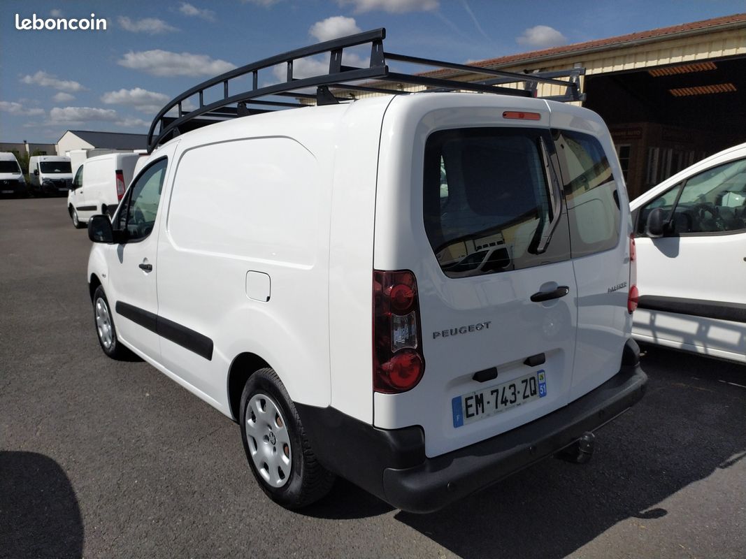 10825 HT - PEUGEOT Partner XL Blue HDI 100 Premium Pack GPS Vitré L2H1 1,6 L + Attelage - 06/2017 - 45100 kms (image 10)