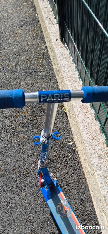 Trottinette Pliable Enfant PSG - Collection Officielle Paris Saint-Germain 2 Roues