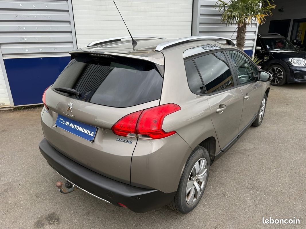 Peugeot 2008 1.6 BLUE-HDI Style 100 (image 2)