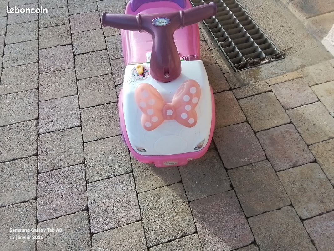 Joli porteur Minnie Mouse avec touches sonores et lumineuses (image 2)