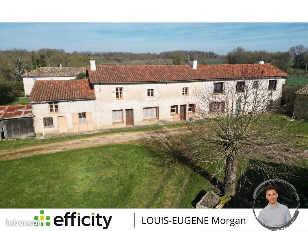 Maison 10 pièces 323 m² · à Celle-Lévescault · 323 m² · 159 000 €