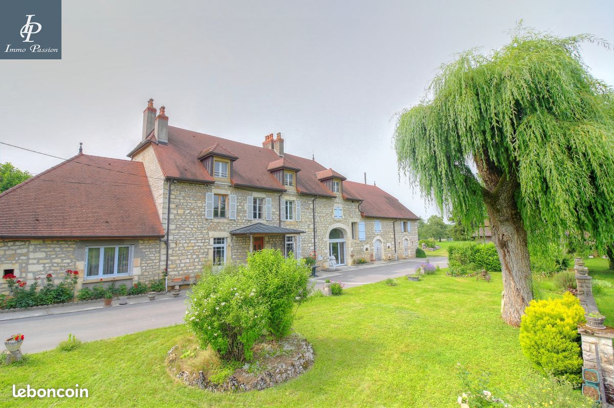 Maison 11 pièces 350 m² · à Cuisia · 350 m² · 500 000 €