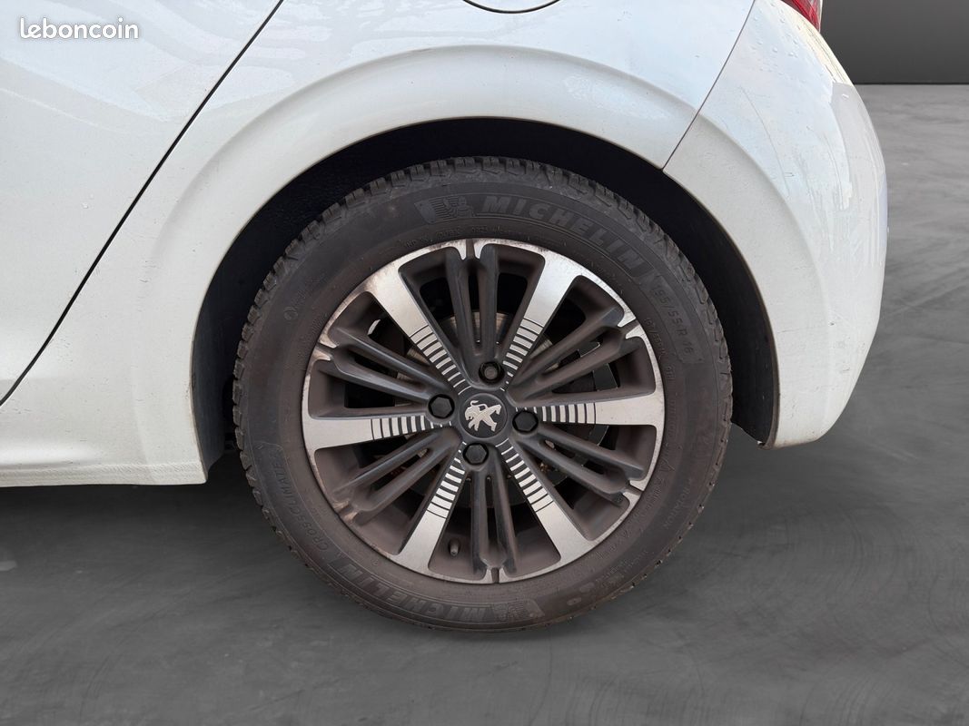 PEUGEOT 208 PureTech 110ch Tech Edition - Distribution Neuve - Entretien à jour - Caméra de recul (image 20)
