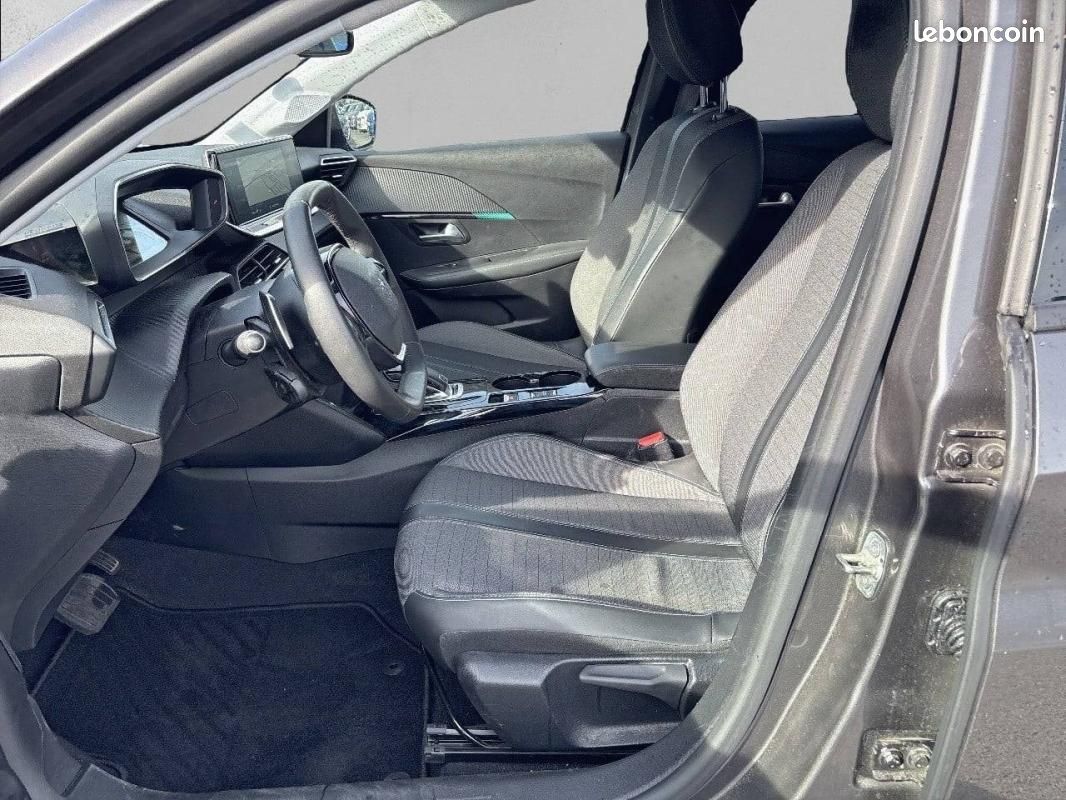 Peugeot 208 PureTech 100 S&S EAT8 - Allure Pack (image 11)