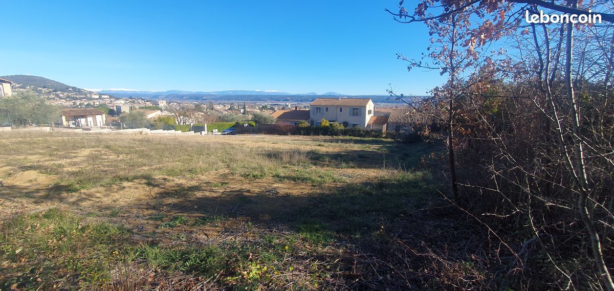 Terrain 727 m² · à Manosque · 165 000 €