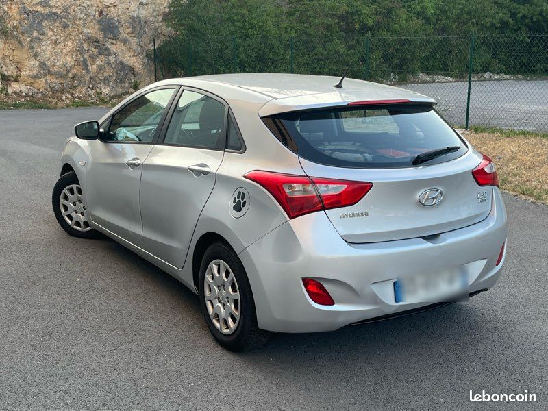 Hyundai i30 crdi 90ch ct ok (image 2)