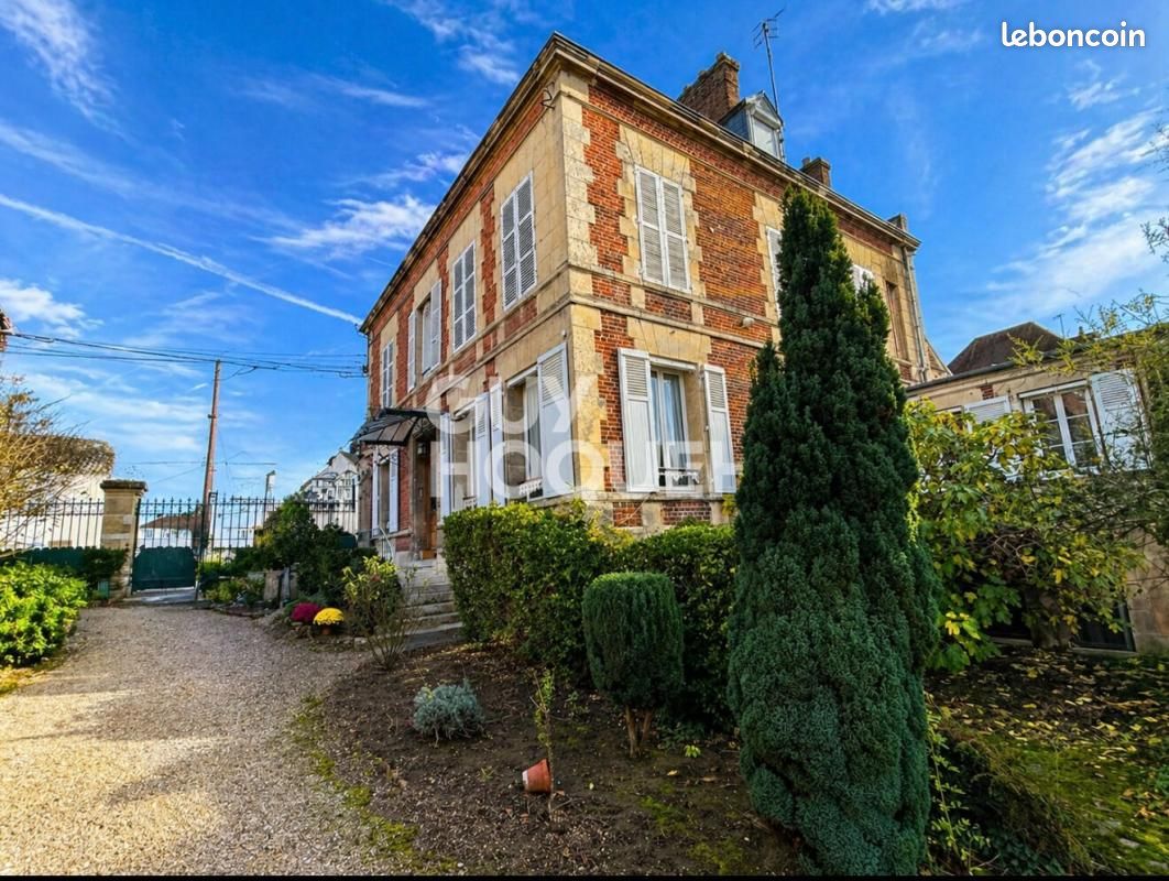 Maison 10 pièces 266 m² · à Margny-lès-Compiègne · 266 m² · 750 000 €
