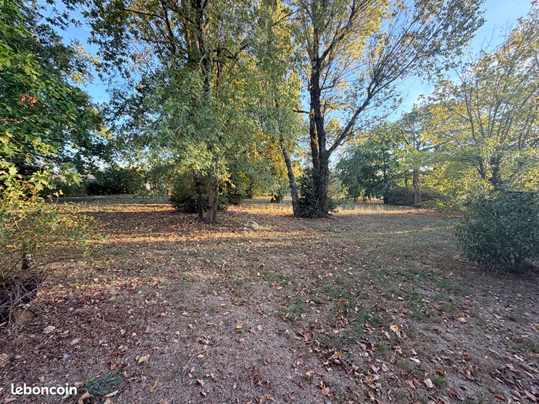 Terrain 1008 m² · à Léognan · 1 008 m² · 233 200 €