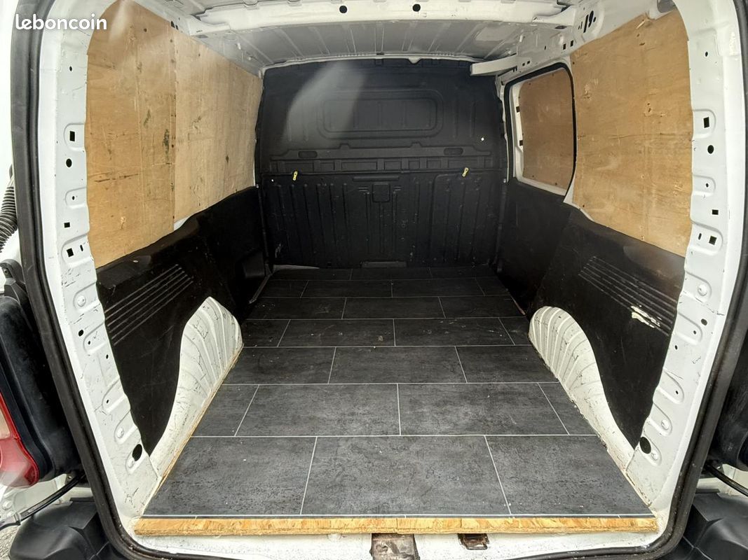 CITROEN BERLINGO 1.5 BlueHDi - 75 Fourgon M Worker 1000 kg TVA RECUPERABLE + ATTELAGE + CAMERA AR (image 12)