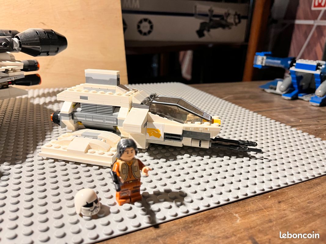LEGO Star Wars 75048 – Phantom Ezra Bridger LEGO Star Wars 75053