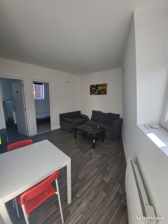 STUDIO MEUBLE T1 Bis / LILLE / A 100m du Metro