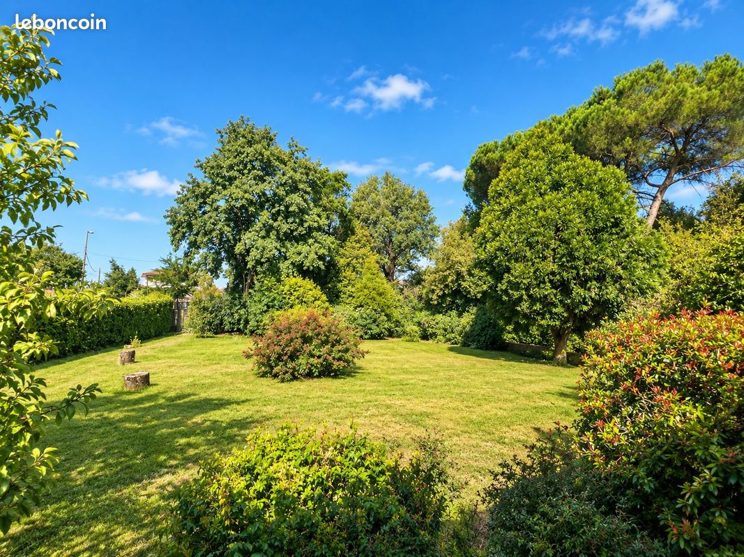 Terrain 704 m² · à Pessac · 235 000 €