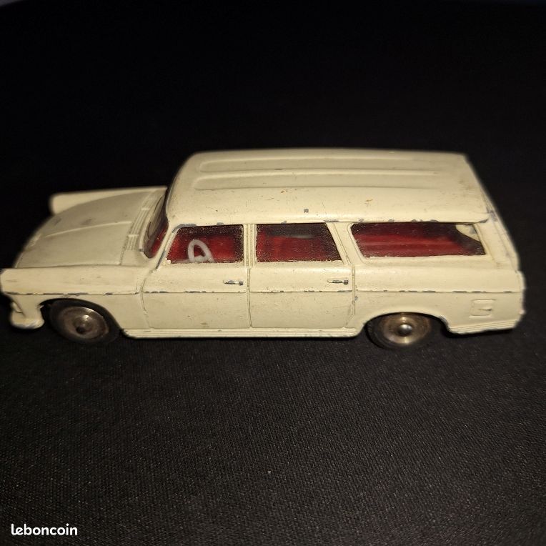 Peugeot 404 break Dinky Toys (image 1)