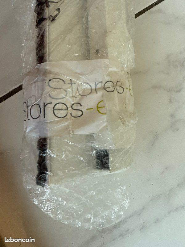 Moustiquaire stores et rideaux neuve jamais utilisée Largeur 59,2 cm x Hauteur 79,2 cm (image 5)