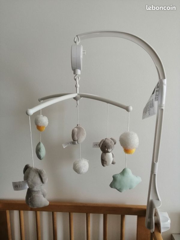 Mobile musicale lit bébé et accessoires Sophie giraffe (image 1)