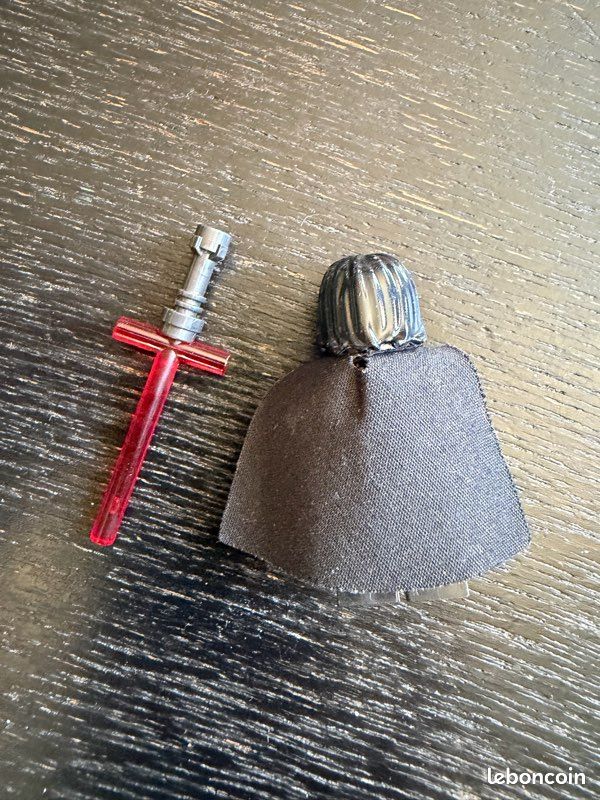 Lego Star Wars - Kylo Ren (Cape) - SW0859 Excellent condition (image 2)