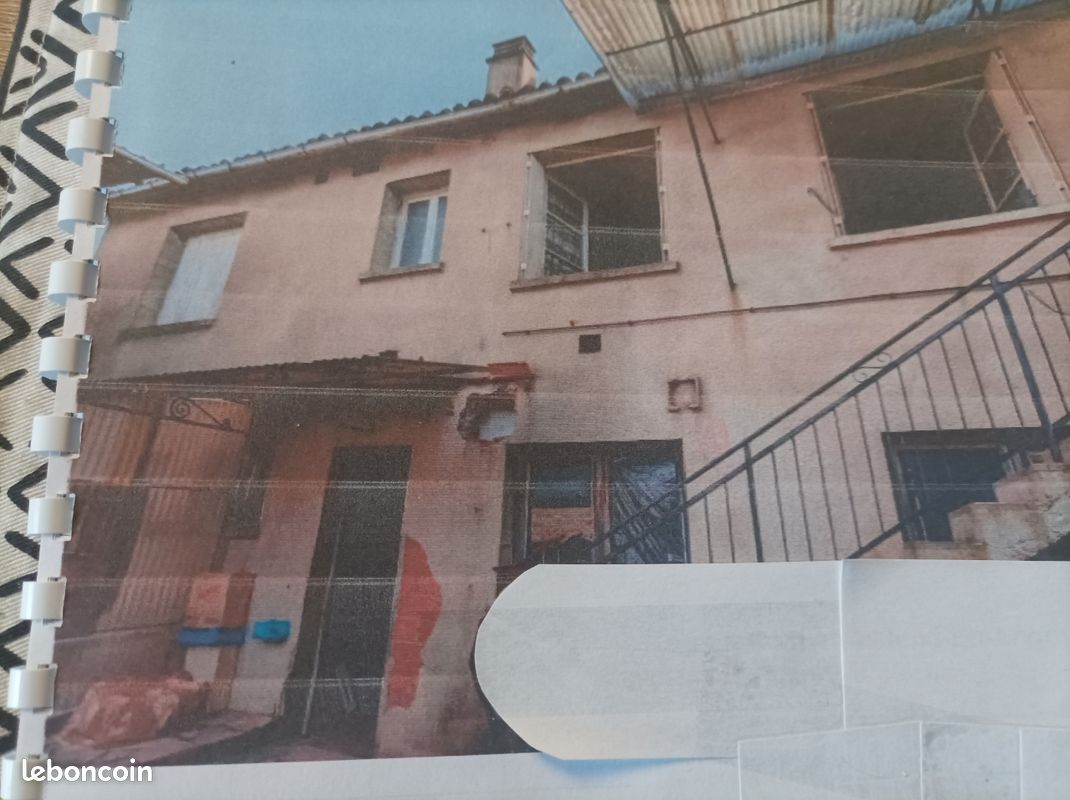 Maison 11 pièces 300 m² · à Angoulême · 300 m² · 45 000 €