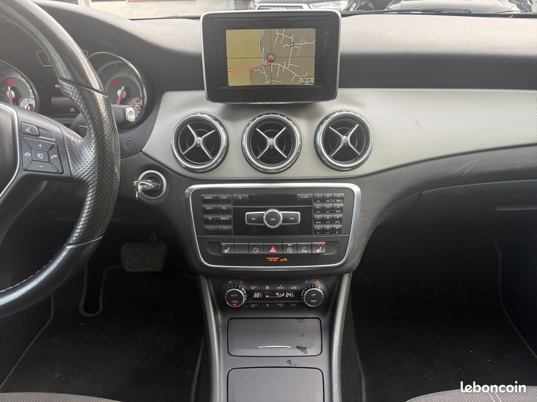 MERCEDES CLASSE GLA 250 Sensation Caméra De Recul Climatisation Auto Garantie 12 mois (image 15)